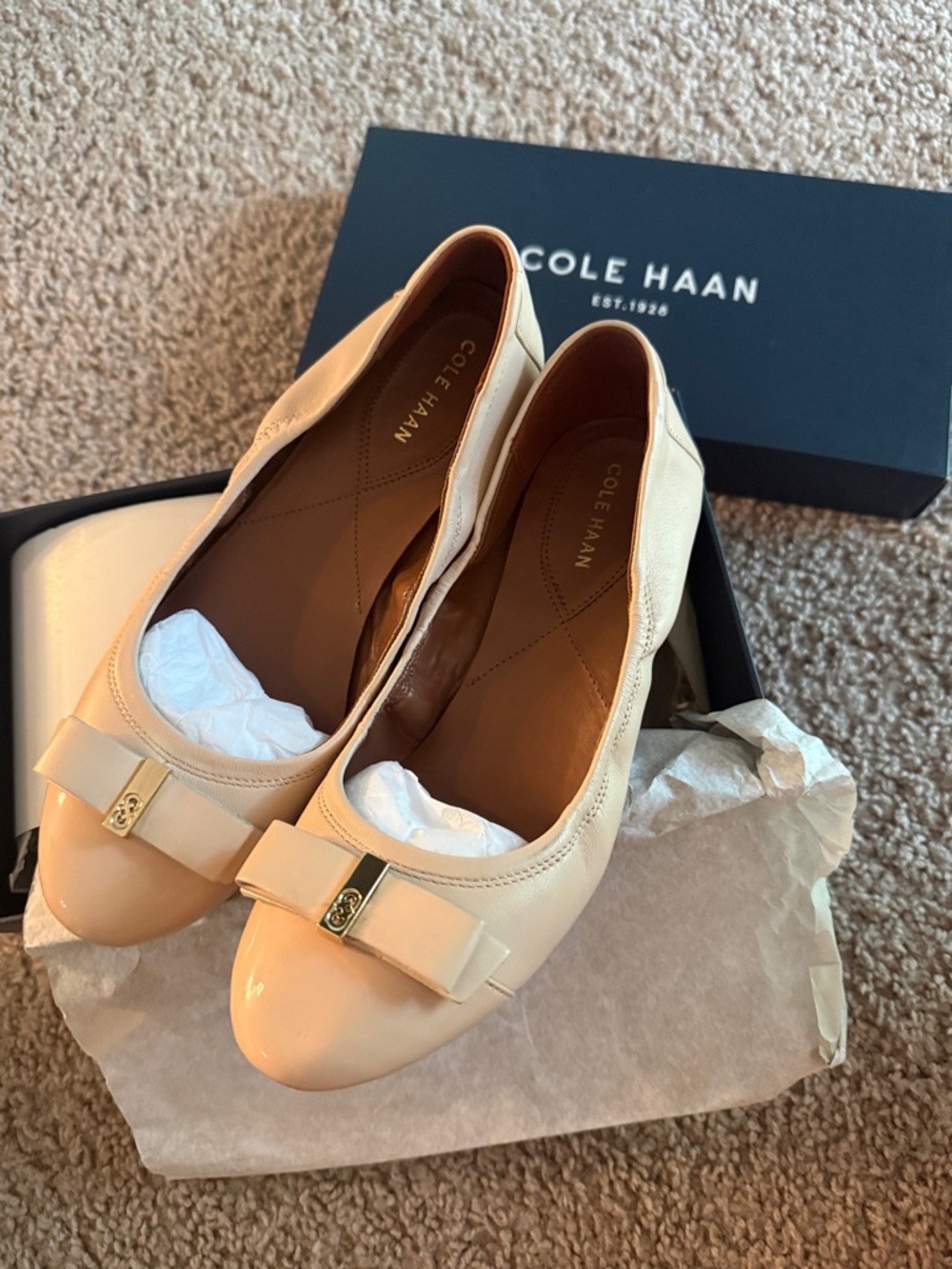 Brand new Cole haan flats in nude 7.5